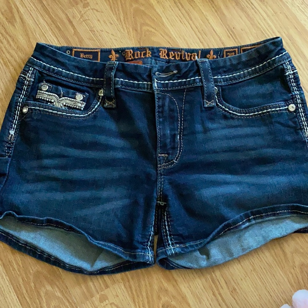 Betty rock revival shorts